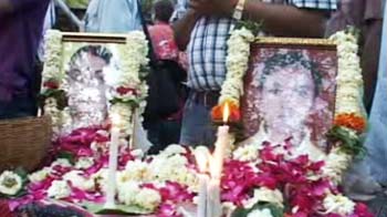 Akanksha was hit on head with clothes iron