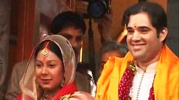 Videos : वरुण ने 'वोटरों' को दी शादी की दावत