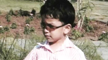 Pune school bus runs over child who fell out Pune school bus runs over child who fell out