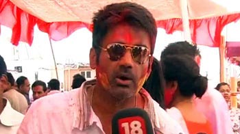 फिल्मी सितारों ने मनाई होली