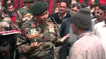 Video : Kashmir: Security forces reach out to people to win their confidence
