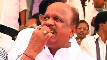 विपक्ष का 'पेट भरो फिर कोसो' आंदोलन