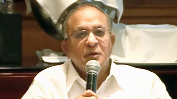 Big int'l players skip NELP bidding