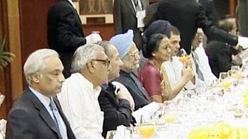 गिलानी-मनमोहन ने की वार्ता