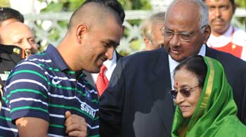Team Dhoni's Tea with President Patil