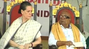 Video : Sonia Gandhi, Karunanidhi hold joint rally