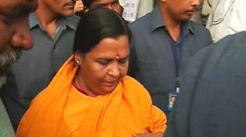 Uma, Chautala heckled at Anna's protest