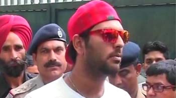 Video : Sachin is Bharat Ratna himself: Yuvi