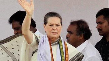 Video : Sonia Gandhi appeals to Anna Hazare to end fast