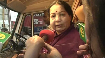 Video : Jayalalithaa backs Anna's campaign; says need strong PM