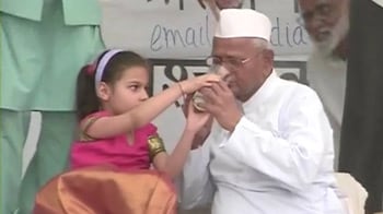 Video : Anna Hazare ends fast, says real fight begins now