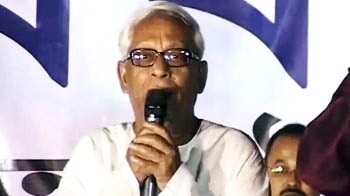 Video : Bengal polls: Buddhadeb's singing act