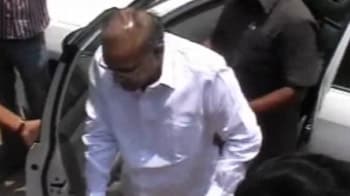 Video : Jaipal convoy attacked by Telangana supporters