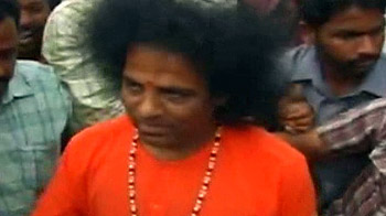 साईं के भक्तों को चमत्कार की आस