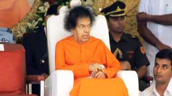 Sathya Sai Baba 'still very critical', say doctors
