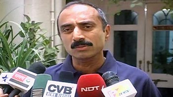 भट्ट मौजूद नहीं थे : चक्रवर्ती