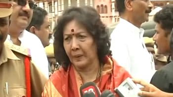Video : Geeta Reddy condoles Sai Baba passing away