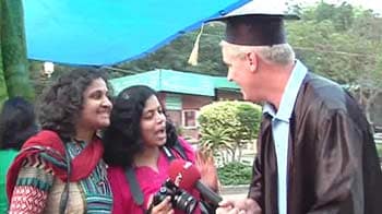 Video : Professor Deano visits Dilli Haat