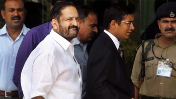 Video : Suresh Kalmadi arrested, suspended by Congress