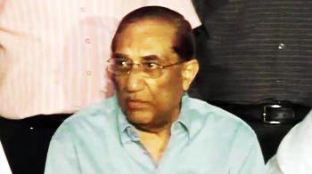 Kalmadi out, VK Malhotra is acting chief of IOA