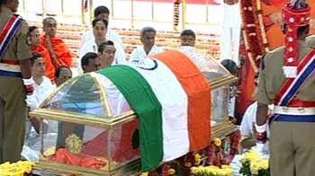 सत्य साईं को अंतिम विदाई