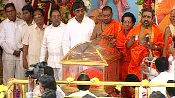 Sathya Sai Baba's last rites in Puttaparthi
