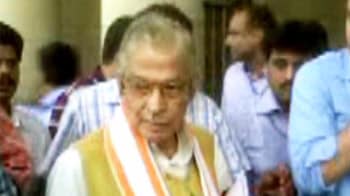 Video : Murli Manohar Joshi walks out, 2G report defeated by one vote