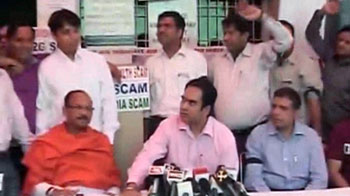 हड़ताली पायलट अपने रुख पर अड़े