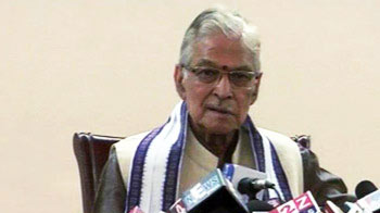 जोशी ने सौंपी पीएसी रिपोर्ट