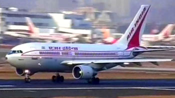 पायलटों की हड़ताल का पांचवां दिन