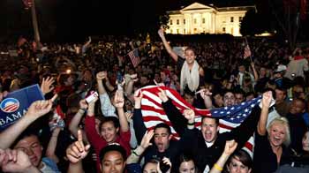 Crowd outside White House erupts in cheers Crowd outside White House erupts in cheers