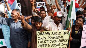 Pak protestors chant 'Obama, solve your own problems' Pak protestors chant 'Obama, solve your own problems'