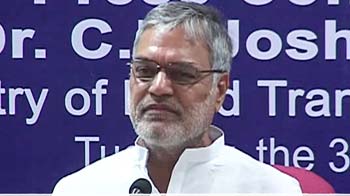 Road Ministry to award contracts for 7300 km in FY12