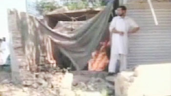 Woman suicide bomber kills three in Pakistan