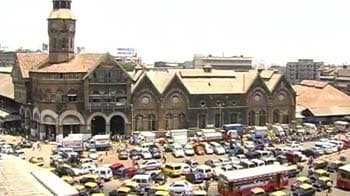 Video : Builders shop for Mumbai's bazaars