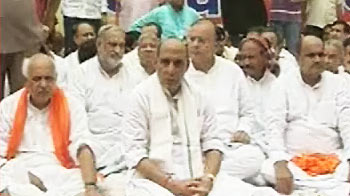 Rajnath Singh and Arun Jaitley arrested in Ghaziabad