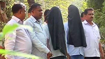 पुलिस की गिरफ्त में दो गुर्गे