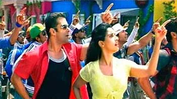 Salman on Asin; Aamir to do belly dancing?