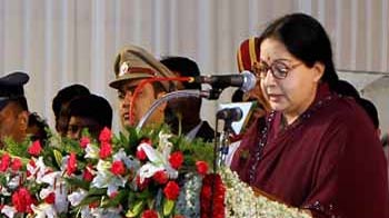 Videos : जयललिता ने ली मुख्यमंत्री पद की शपथ