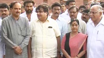 Yeddyurappa parades 122 MLAs, says 'majority proved'