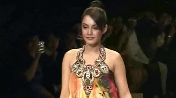 हिरासत में मिनिषा लांबा हिरासत में मिनिषा लांबा