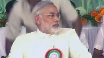 Videos : मोदी के सामने सांसद का अपमान