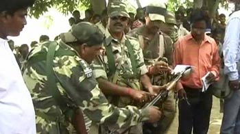 भाग रहे हैं सीपीएम कार्यकर्ता