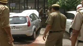 Video : Minor explosion outside Delhi High Court