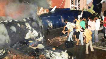 Critical patient, two doctors, 4 others on board