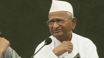 Anna Hazare does u-turn on Modi