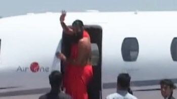 Video : Pranab, Sibal meet Baba Ramdev at Delhi airport
