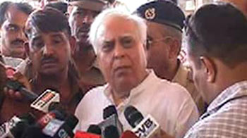 Video : We will continue dialogue with Baba Ramdev: Kapil Sibal