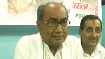 Digvijaya Singh upset with red carpet for Ramdev?