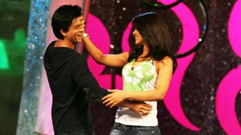 SRK sings and dances with Priyanka